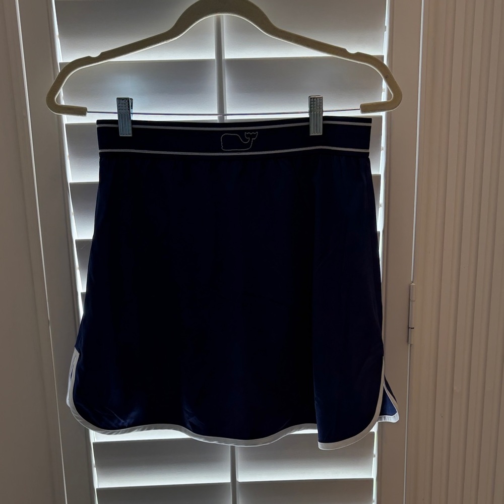 NWT- Vineyard Vines Navy Skort with White Trim